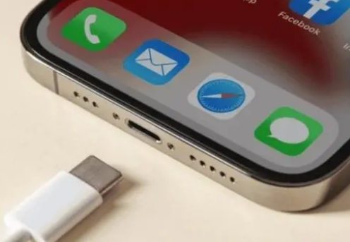 曲靖苹果15维修分享iPhone15改USB-C接口后能和安卓用户互借充电器吗 